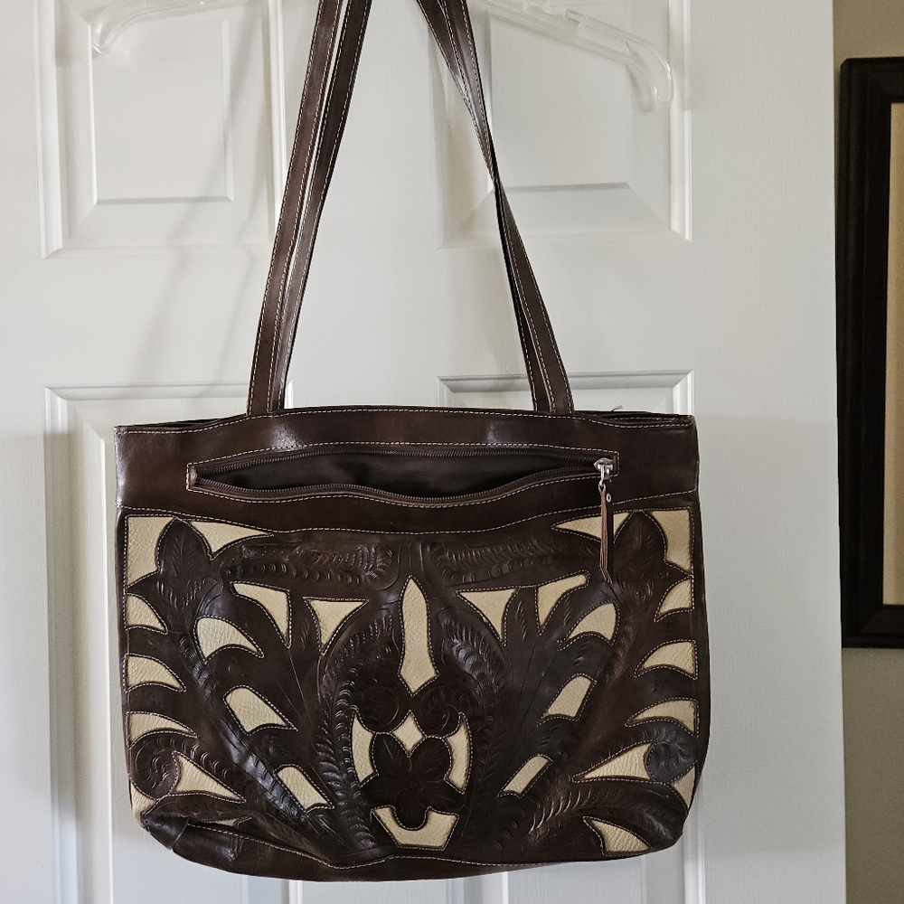 Leaders in Leather Italian Purse